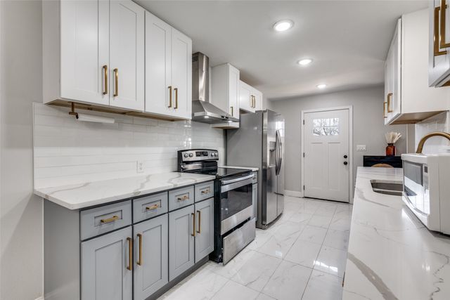 348 Thompson Street, Fort Worth, TX 76134