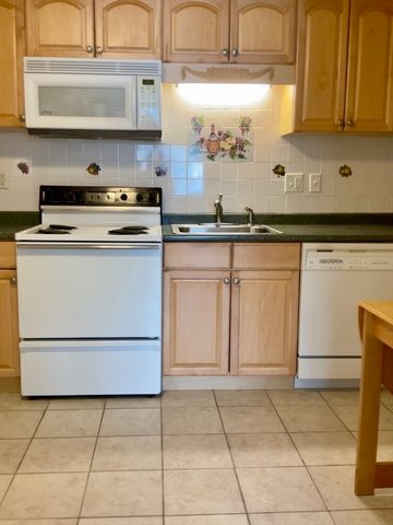 924 Main St 21, Woburn, MA 01801