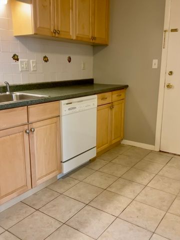 924 Main St 21, Woburn, MA 01801