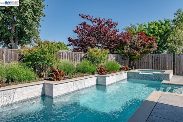 6857 Penn Dr, Dublin, CA 94568