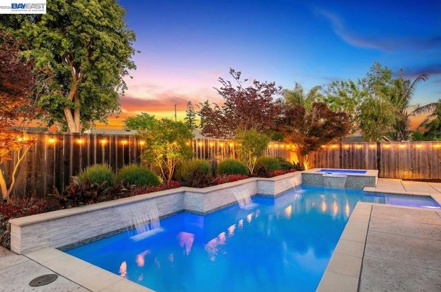 6857 Penn Dr, Dublin, CA 94568