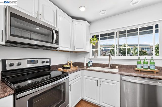 6857 Penn Dr, Dublin, CA 94568