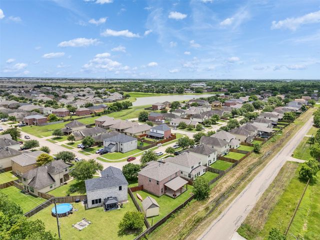 5302 Rio Ramos Street, Rosharon, TX 77583