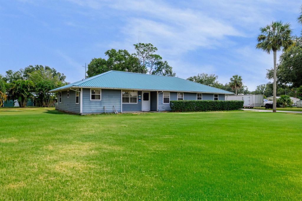 588 NE 28th Avenue, Okeechobee, FL 34972