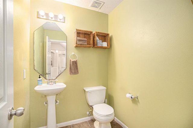 725 Spoonbill Lane, La Marque, TX 77568
