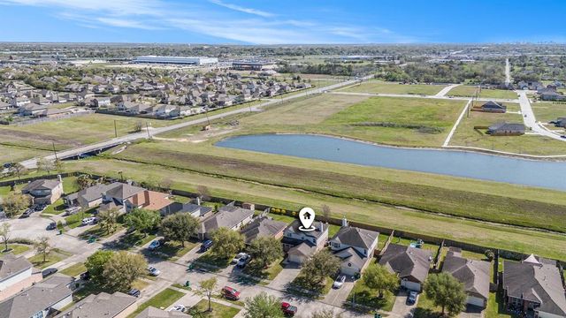 725 Spoonbill Lane, La Marque, TX 77568
