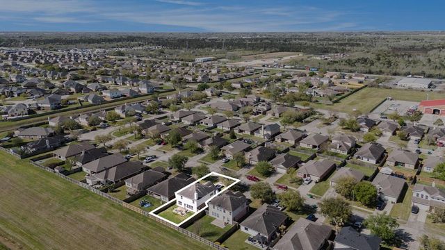 725 Spoonbill Lane, La Marque, TX 77568