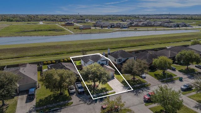 725 Spoonbill Lane, La Marque, TX 77568