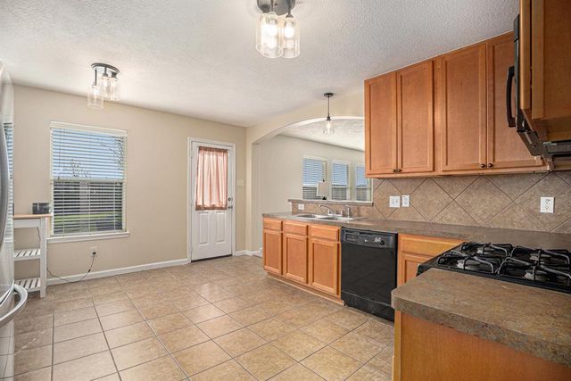 725 Spoonbill Lane, La Marque, TX 77568