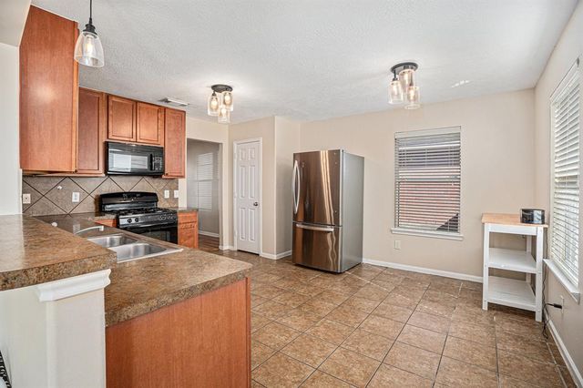 725 Spoonbill Lane, La Marque, TX 77568