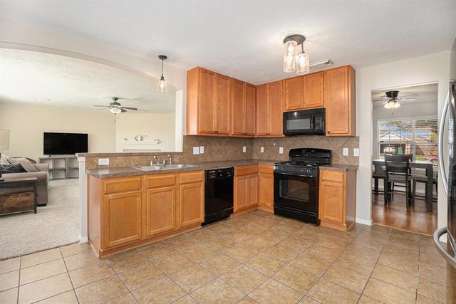 725 Spoonbill Lane, La Marque, TX 77568