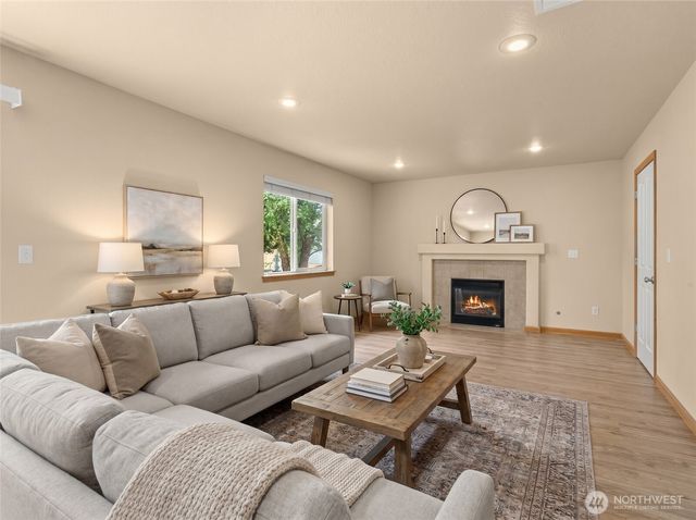 2905 Campus Prairie Loop NE, Lacey, WA 98516