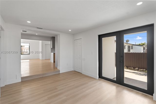 31 W 64th St, Hialeah, FL 33012