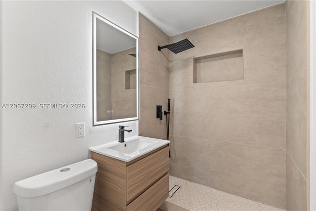 31 W 64th St, Hialeah, FL 33012