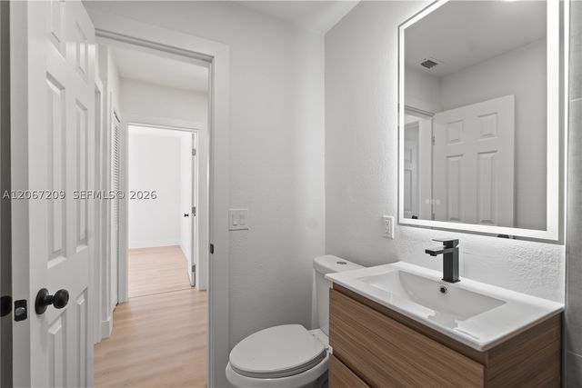 31 W 64th St, Hialeah, FL 33012