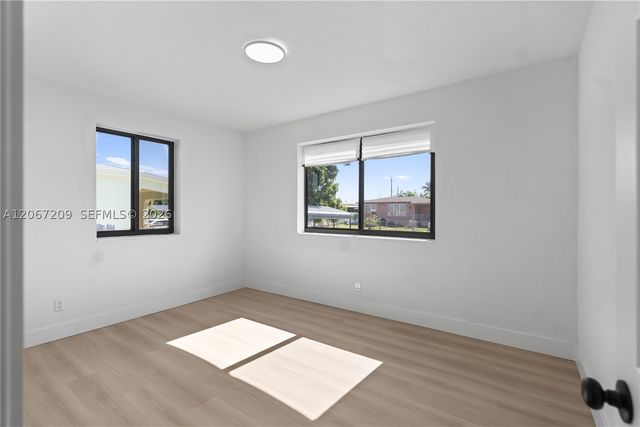 31 W 64th St, Hialeah, FL 33012