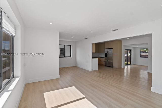 31 W 64th St, Hialeah, FL 33012