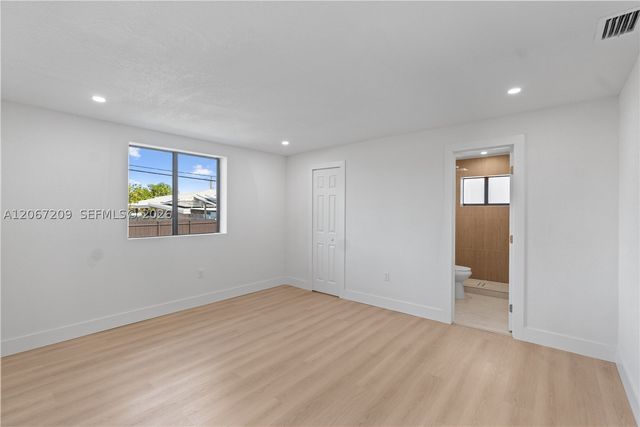 31 W 64th St, Hialeah, FL 33012