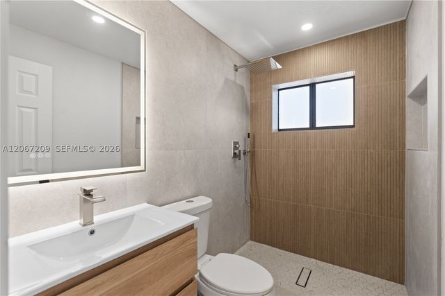 31 W 64th St, Hialeah, FL 33012