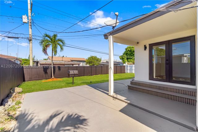 31 W 64th St, Hialeah, FL 33012