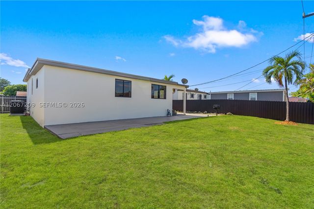 31 W 64th St, Hialeah, FL 33012