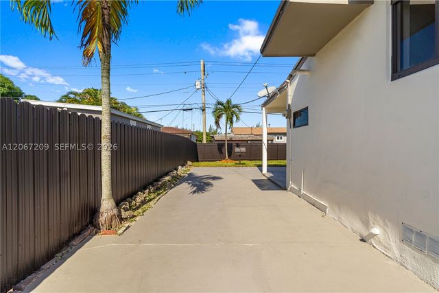 31 W 64th St, Hialeah, FL 33012