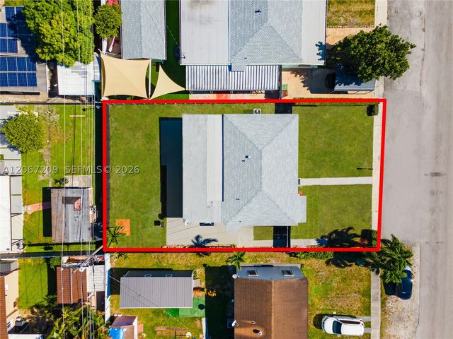 31 W 64th St, Hialeah, FL 33012