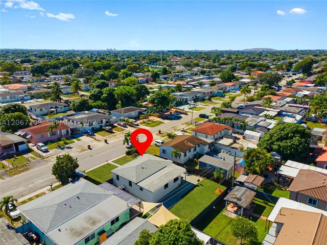 31 W 64th St, Hialeah, FL 33012