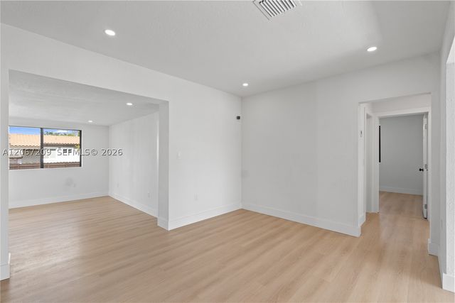 31 W 64th St, Hialeah, FL 33012