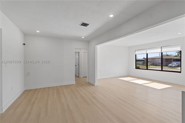 31 W 64th St, Hialeah, FL 33012