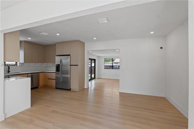 31 W 64th St, Hialeah, FL 33012