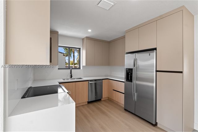 31 W 64th St, Hialeah, FL 33012