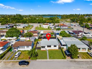 31 W 64th St, Hialeah, FL 33012