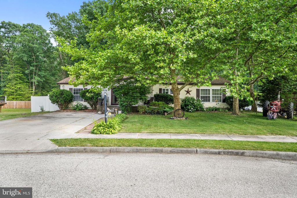 212 KAREN DR, Williamstown, NJ 08094