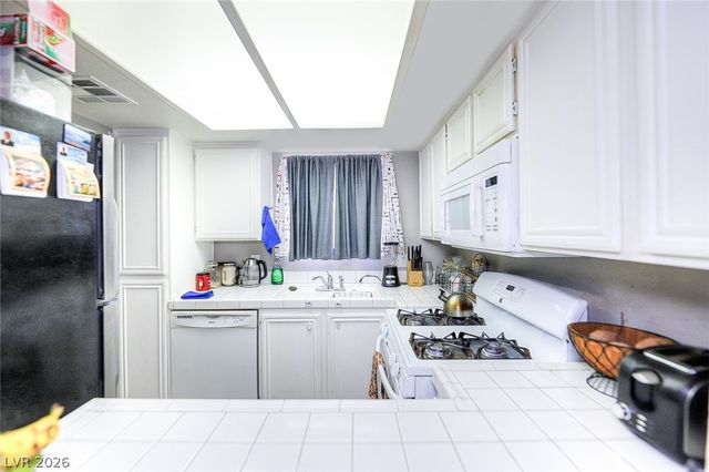 1909 Desert Falls Court 105, Las Vegas, NV 89128