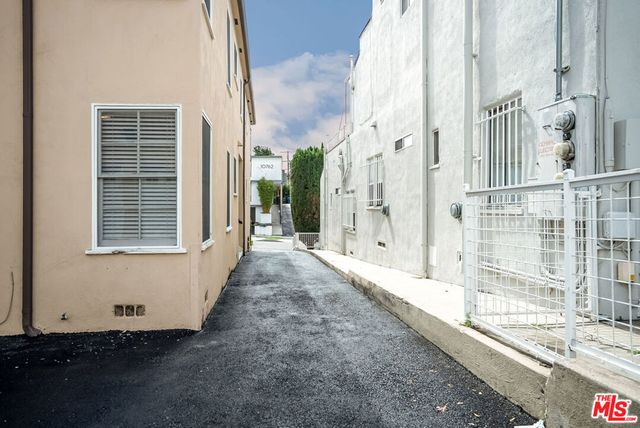 10761 Massachusetts Avenue 4, Los Angeles, CA 90024
