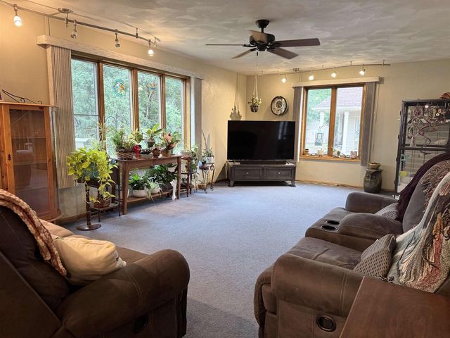 642 E Waterford Drive, Beloit, WI 53511