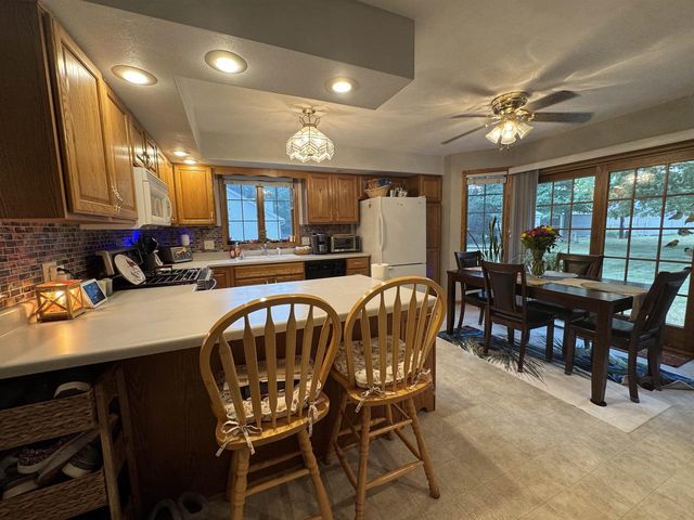 642 E Waterford Drive, Beloit, WI 53511
