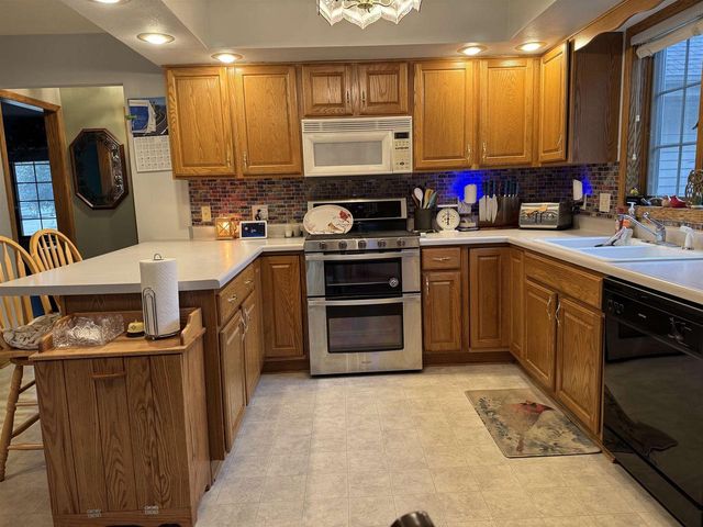 642 E Waterford Drive, Beloit, WI 53511