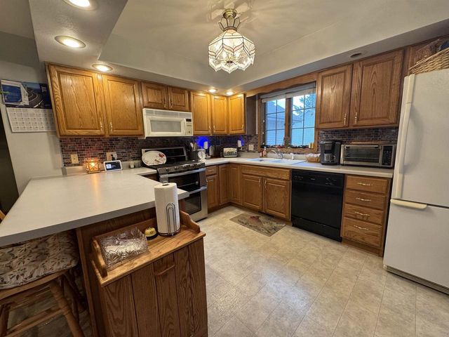 642 E Waterford Drive, Beloit, WI 53511
