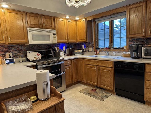 642 E Waterford Drive, Beloit, WI 53511