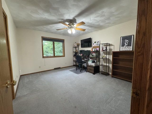 642 E Waterford Drive, Beloit, WI 53511