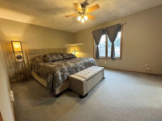 642 E Waterford Drive, Beloit, WI 53511