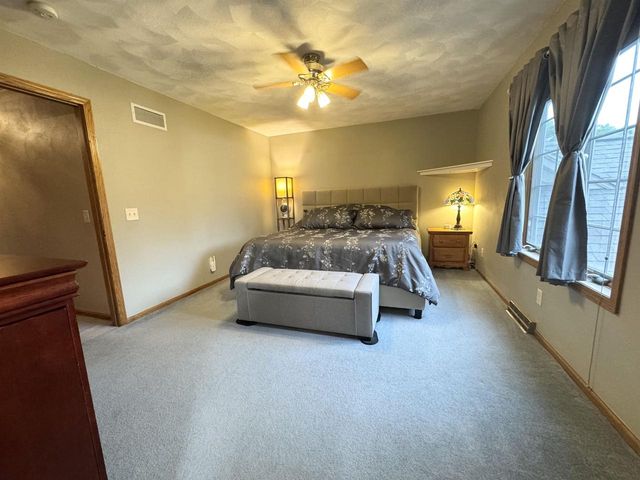 642 E Waterford Drive, Beloit, WI 53511