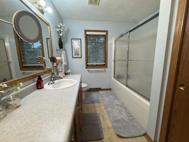 642 E Waterford Drive, Beloit, WI 53511