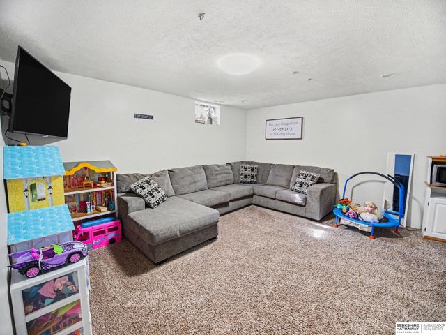 1919 SW 27th Street, Lincoln, NE 68522