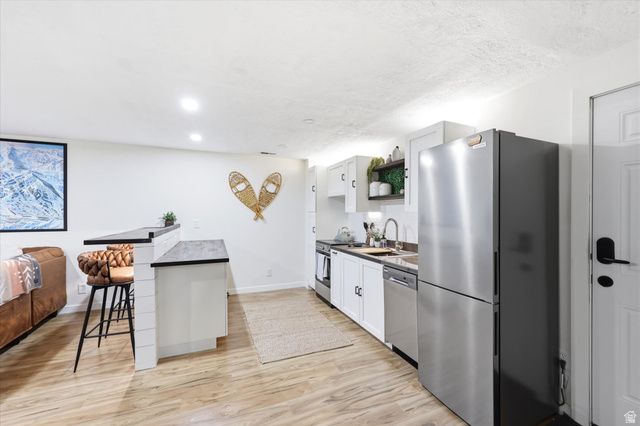 2336 CAVALIER DR, Cottonwood Heights, UT 84121