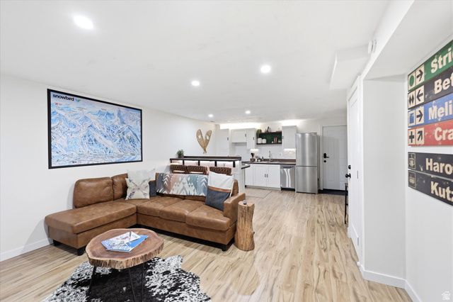 2336 CAVALIER DR, Cottonwood Heights, UT 84121