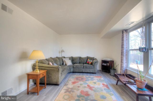 30 URANUS RD, Sewell, NJ 08080