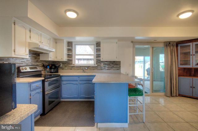 30 URANUS RD, Sewell, NJ 08080